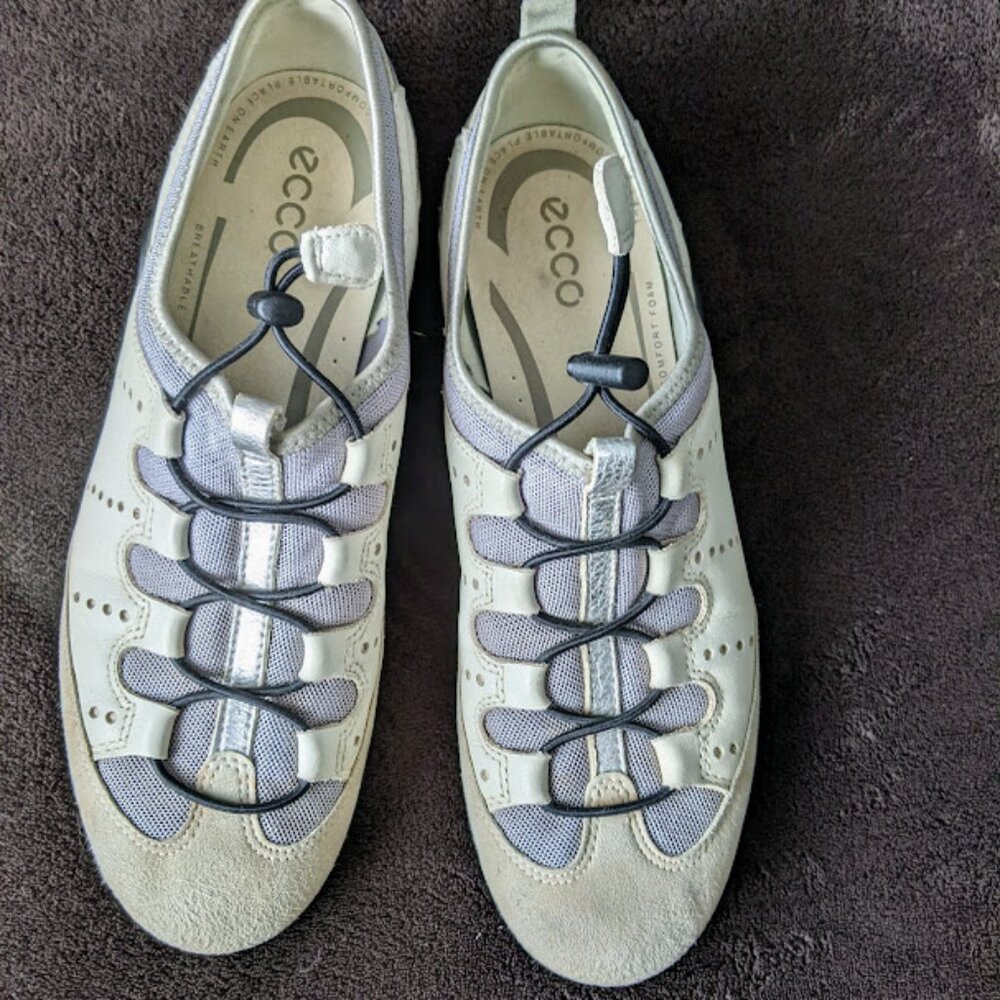 Ladies sneakers